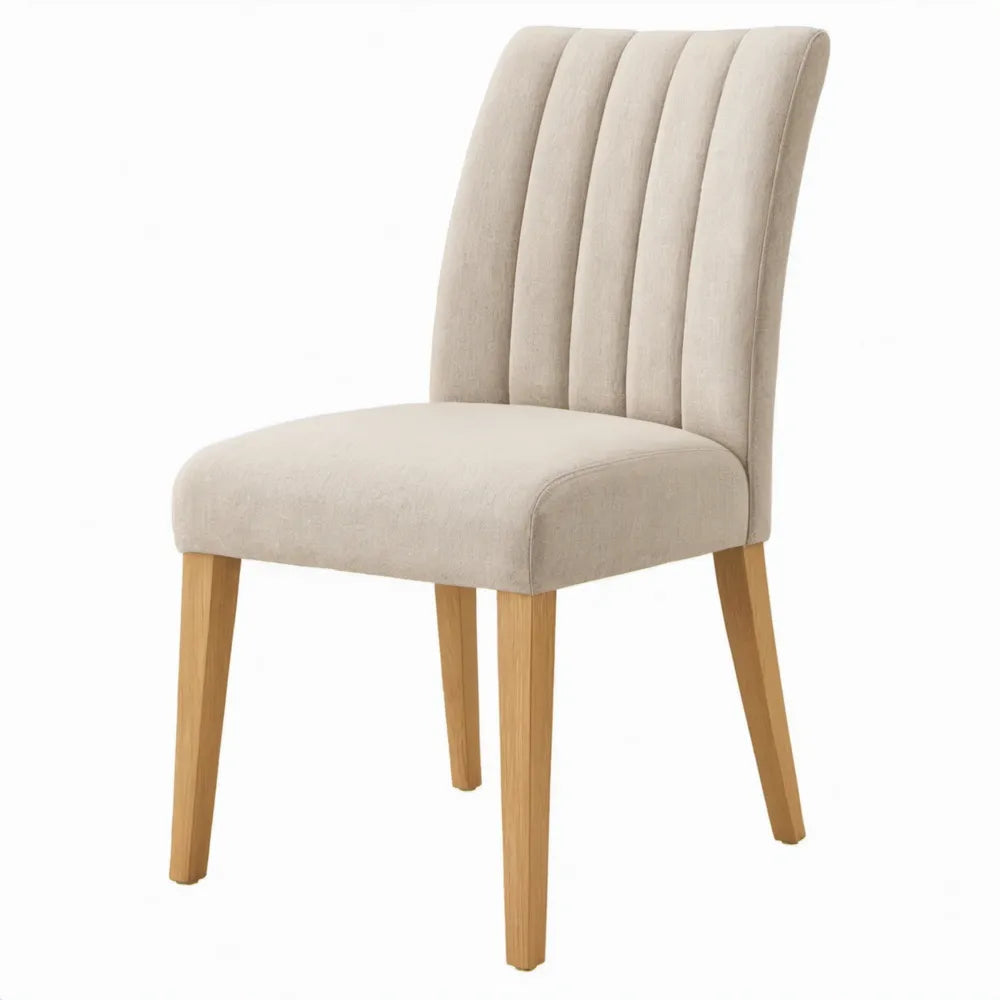 Beige eetkamerstoel met geribbelde hoge rugleuning en poten van rubberhout, 46 x 60 x 97 cm